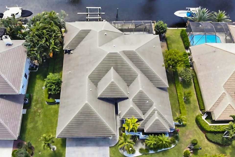 Tequesta waterfront four-bedroom home
